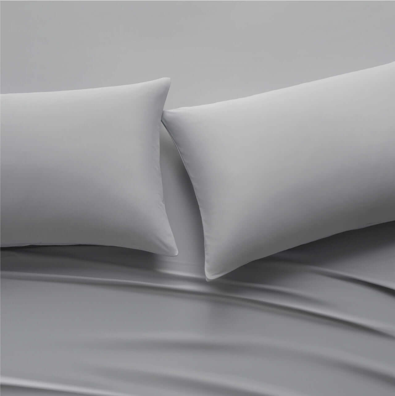 Hypoallergenic cooling pillowcase for temperature regulation during menopause