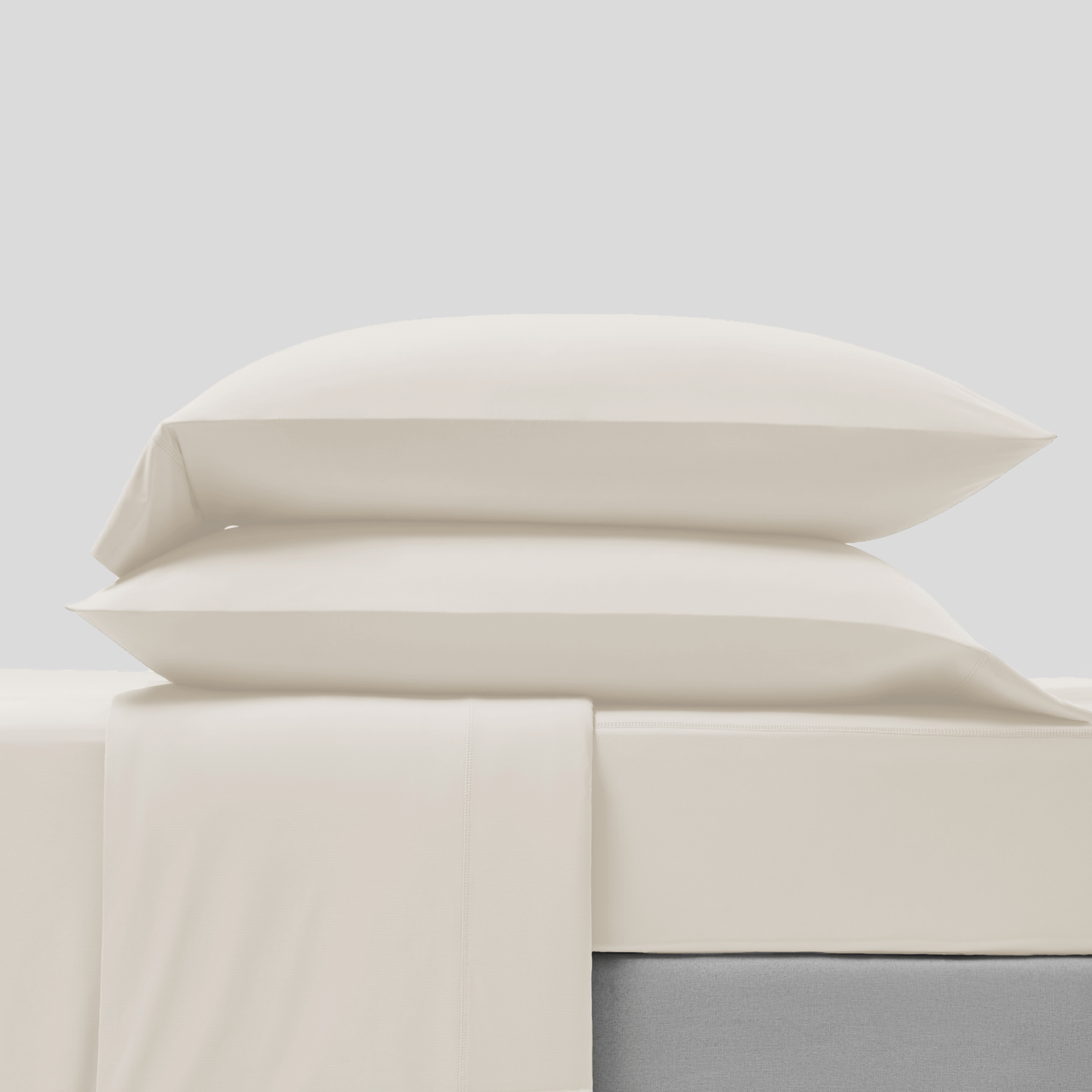 Cream comforter with CoolingCode™ technology, suitable for summer and winter seasons