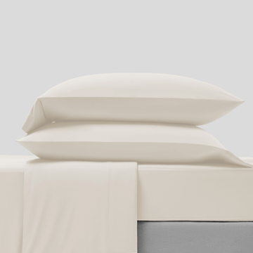 Cream comforter with CoolingCode™ technology, suitable for summer and winter seasons