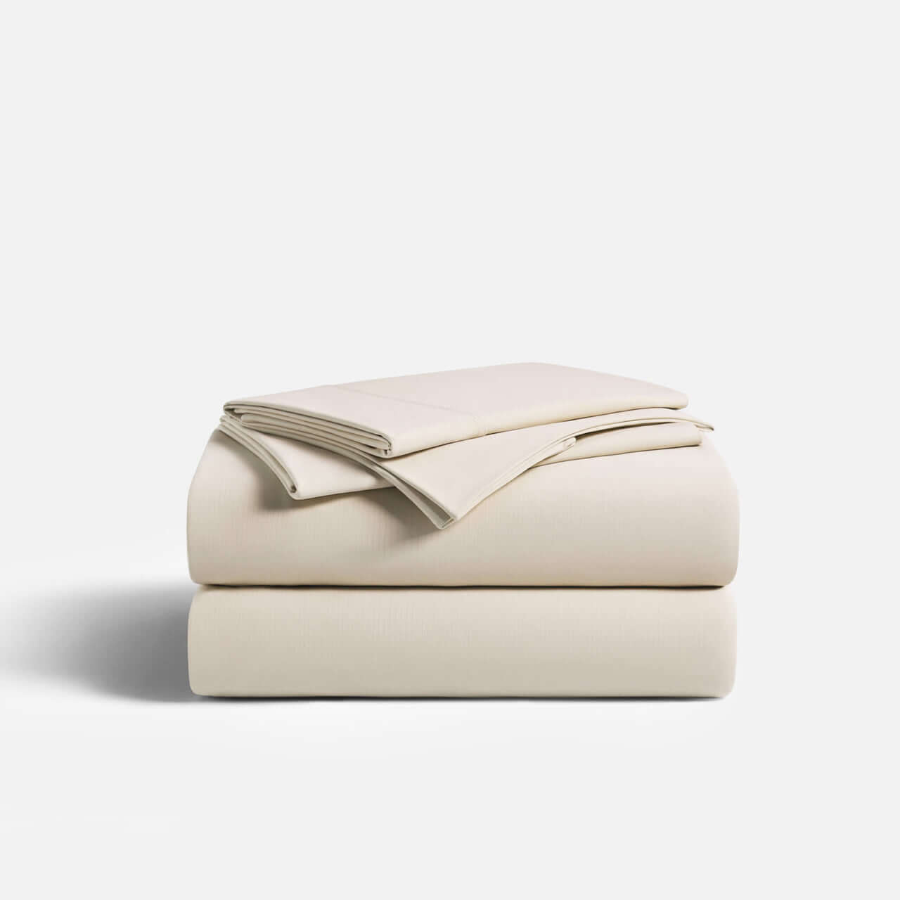 CoolingCode™ Sheet Bundle: Fitted sheet and pillowcases in soft beige, showcasing comfort and machine wash convenience.